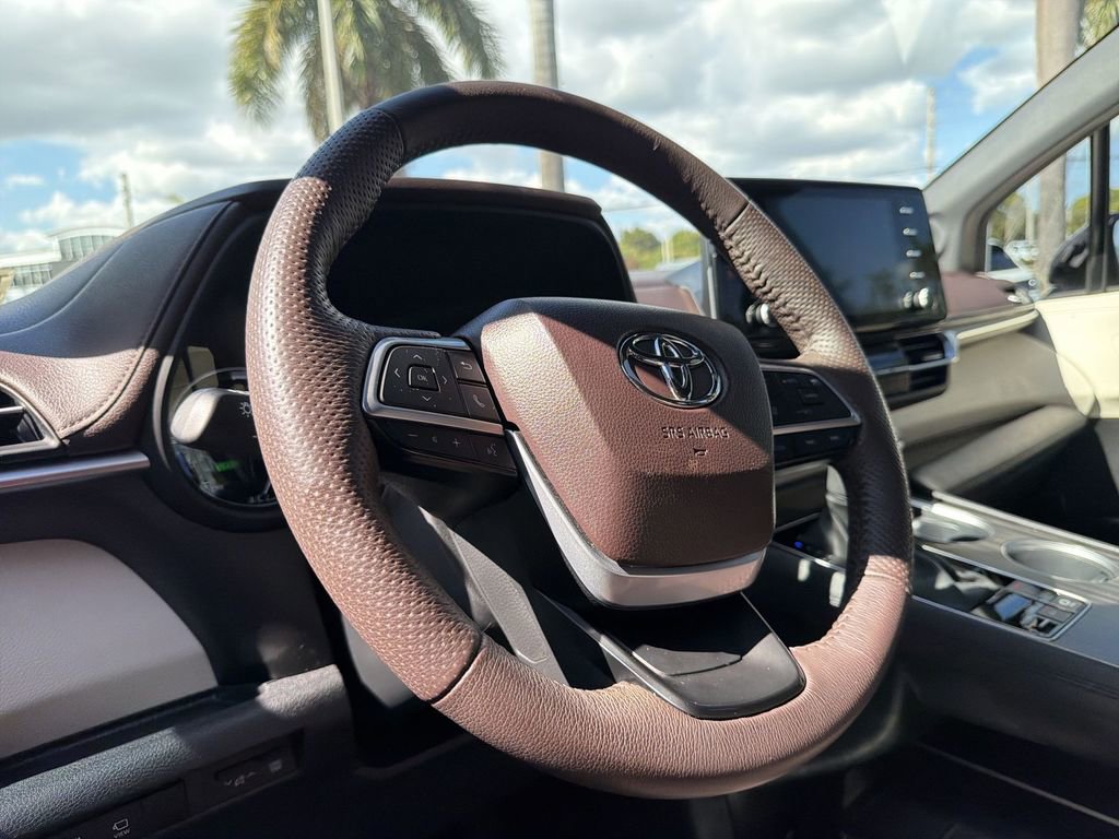 Used 2024 Toyota Sienna Platinum image 20