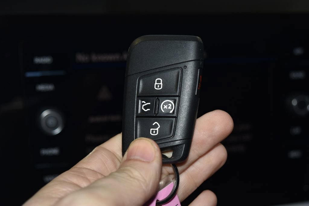 Certified 2025 Volkswagen Taos SE w/ Panoramic Sunroof Package image 15