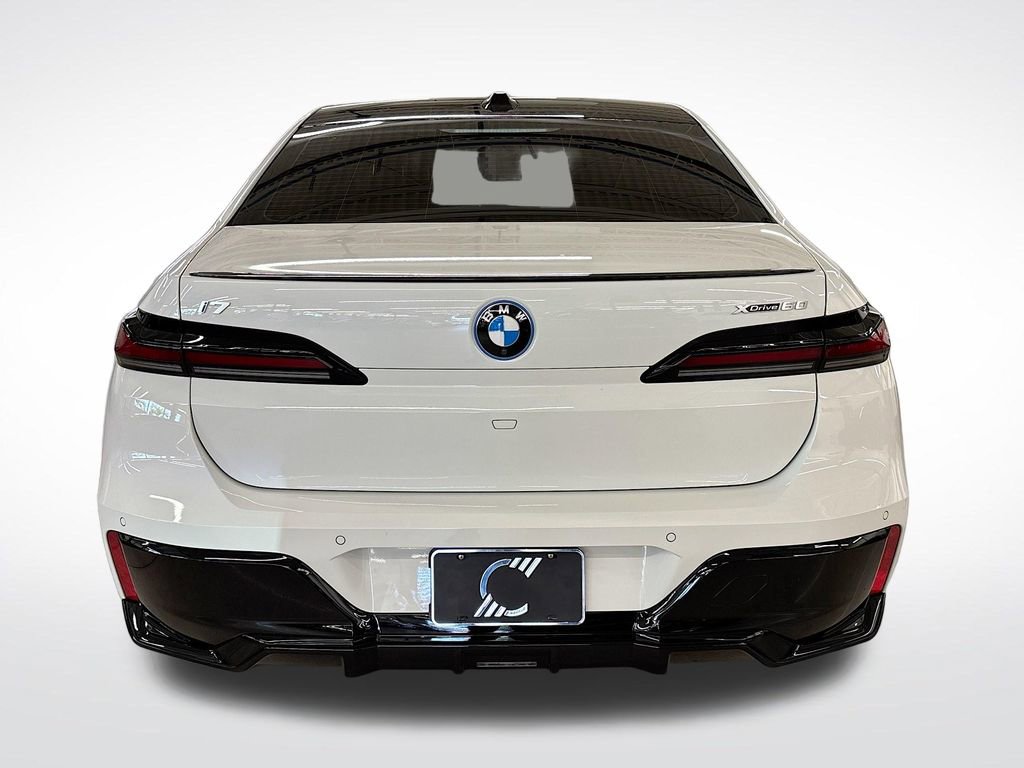 Used 2024 BMW i7 xDrive60 AWD/4WD image 4