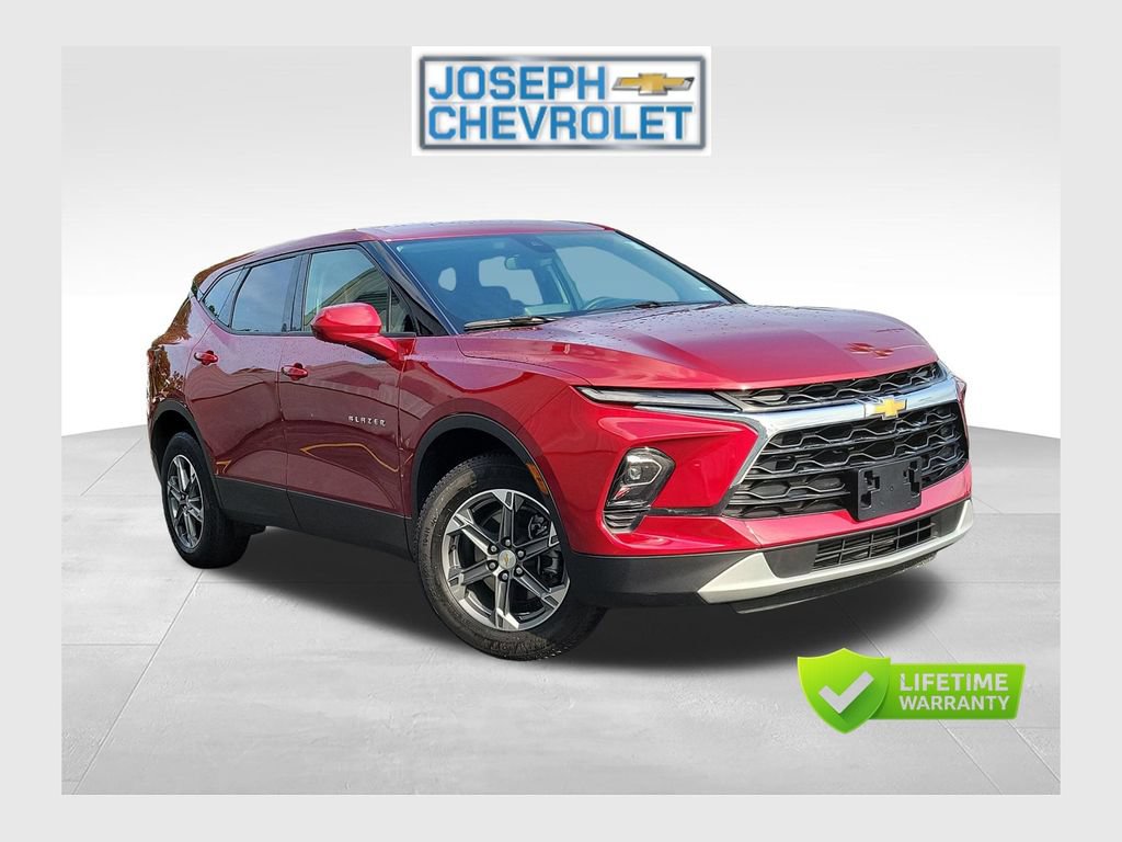 Used 2025 Chevrolet Blazer LT AWD/4WD image 1