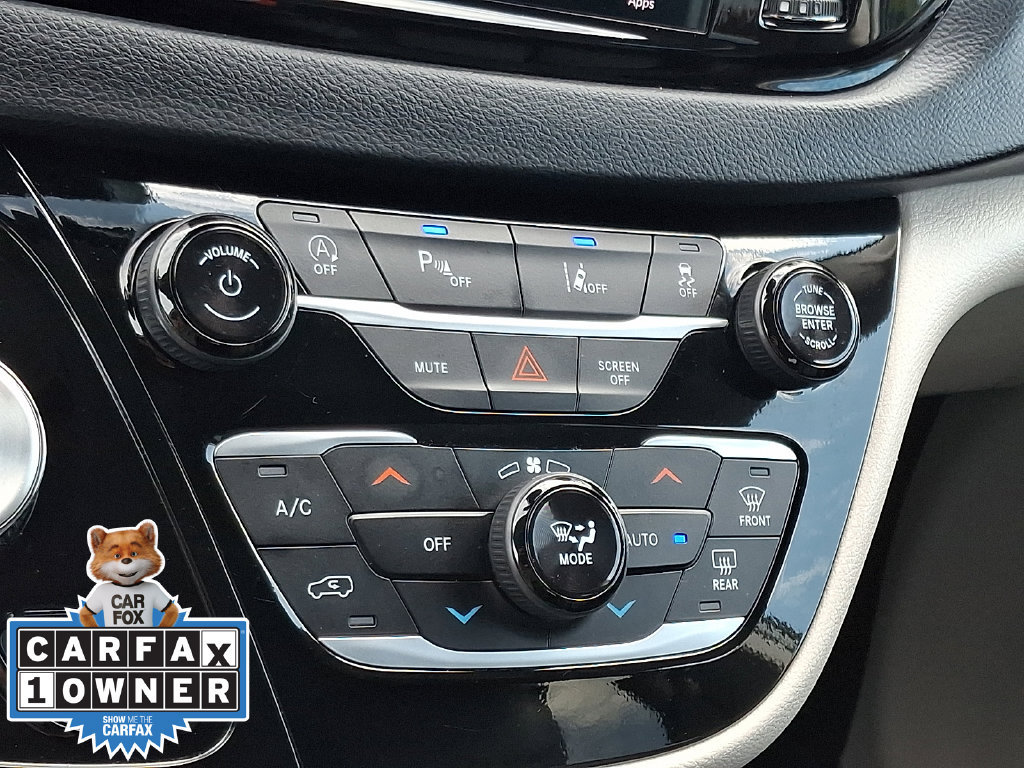 Used 2024 Chrysler Pacifica Touring-L FWD image 16