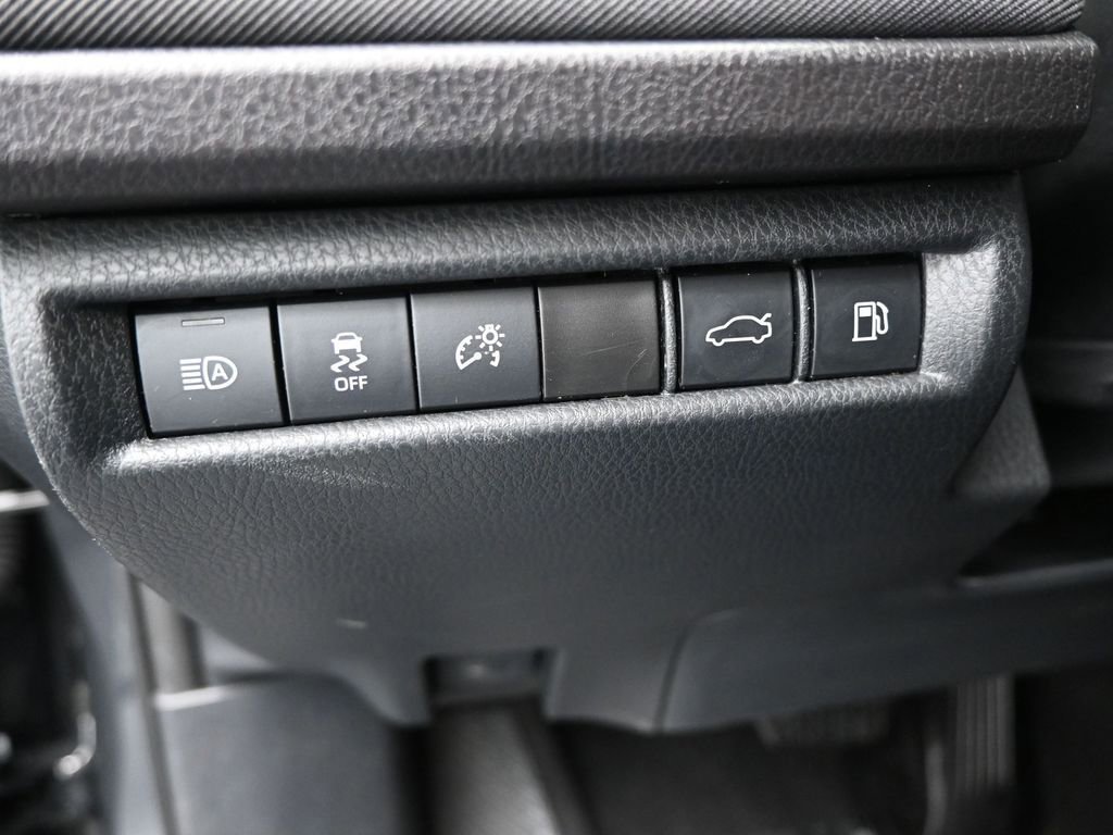 Used 2025 Toyota Camry LE image 24