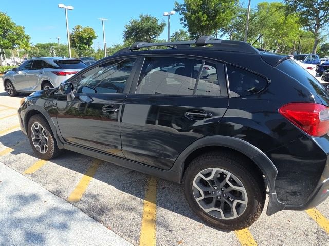 Used 2017 Subaru Crosstrek 2.0i Premium w/ Popular Package #1 AWD/4WD image 4