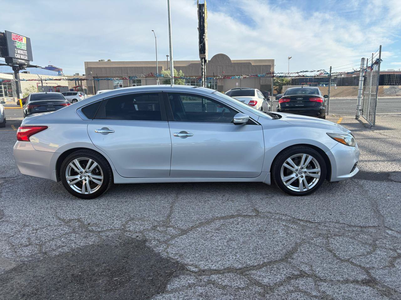 Used 2017 Nissan Altima 3.5 SL w/ 3.5SL Technology Package FWD image 6