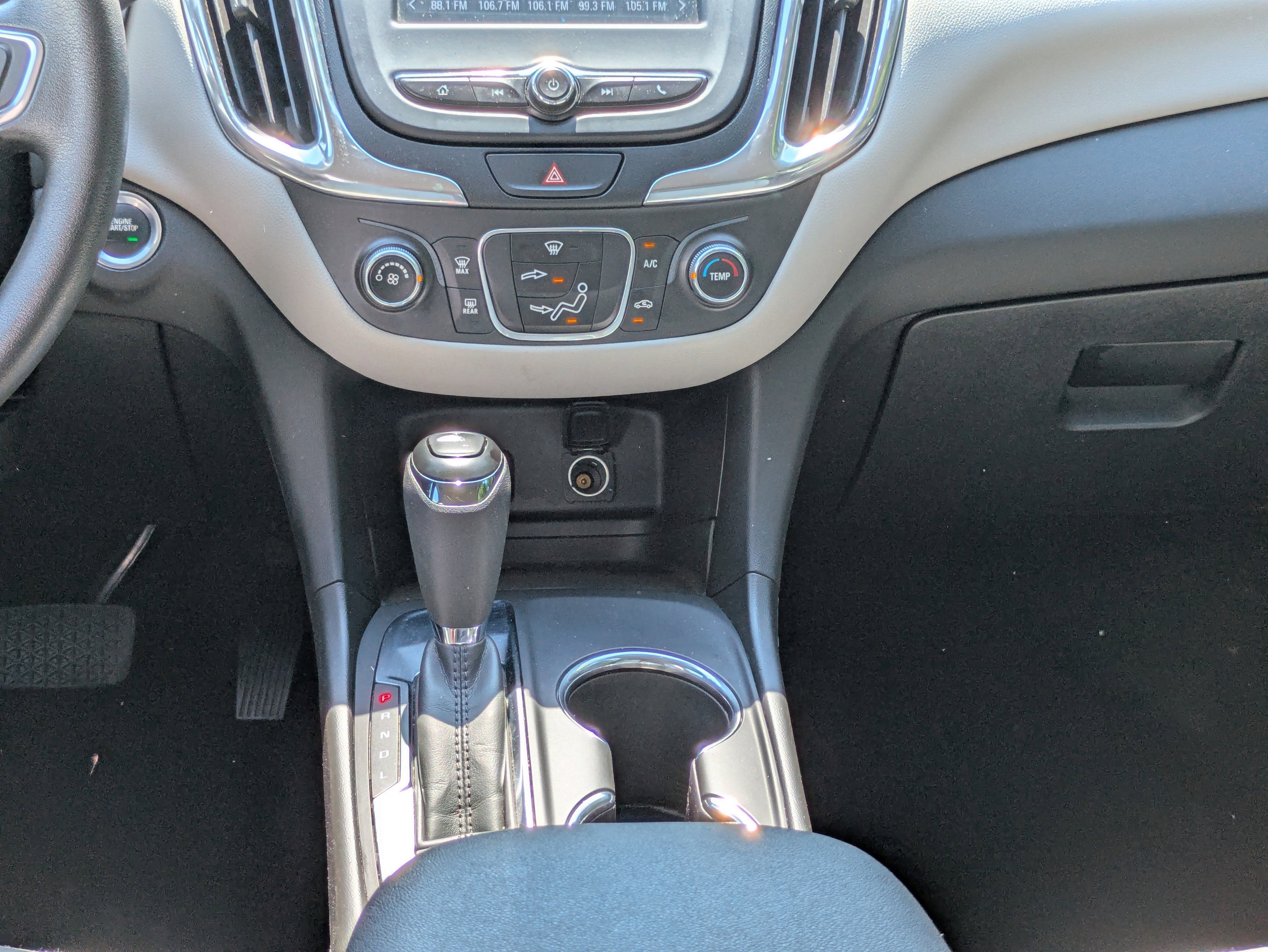 Used 2018 Chevrolet Equinox LS FWD image 24