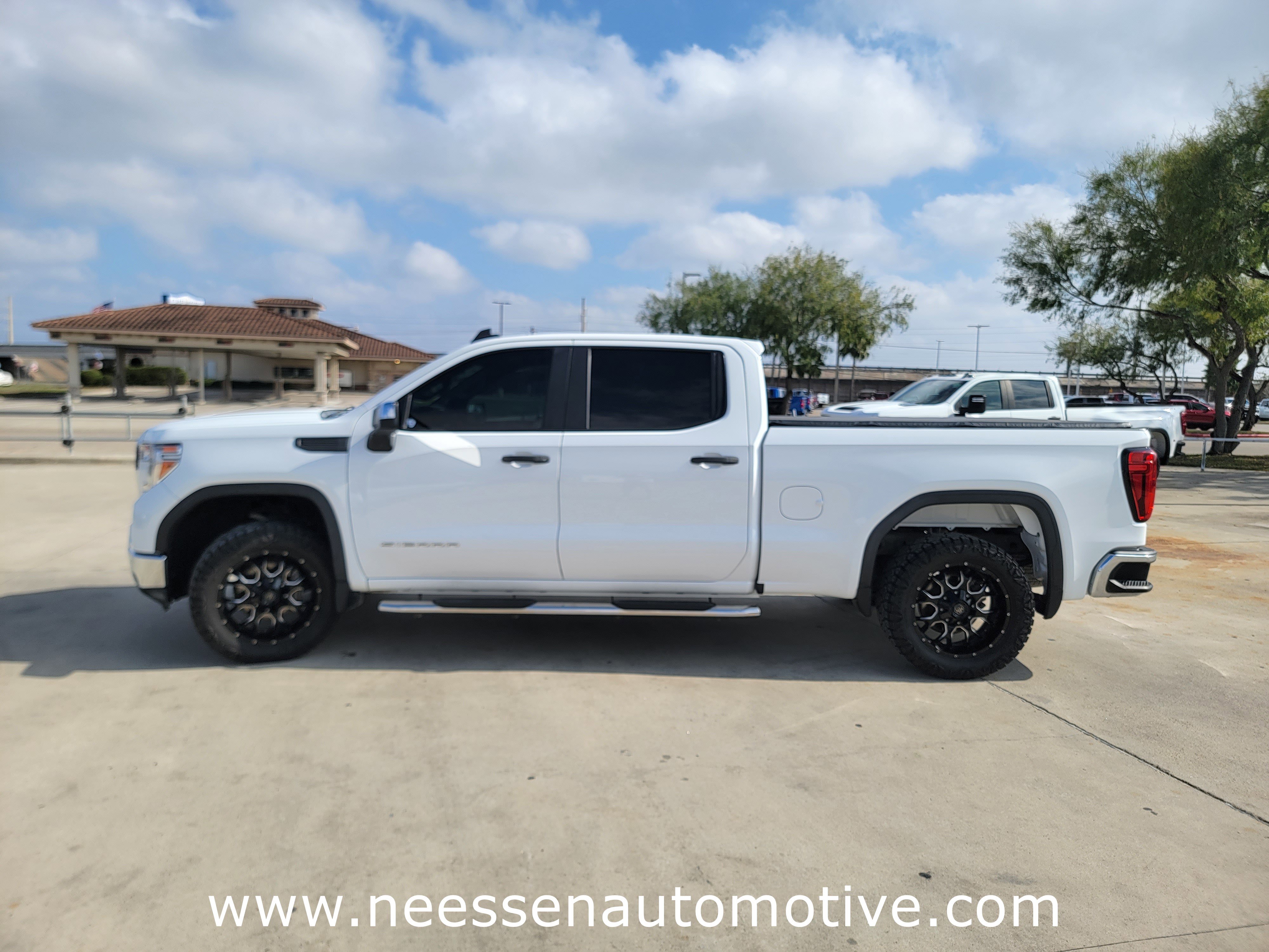 Used 2020 GMC Sierra 1500 2WD Crew Cab w/ Sierra Value Package image 4