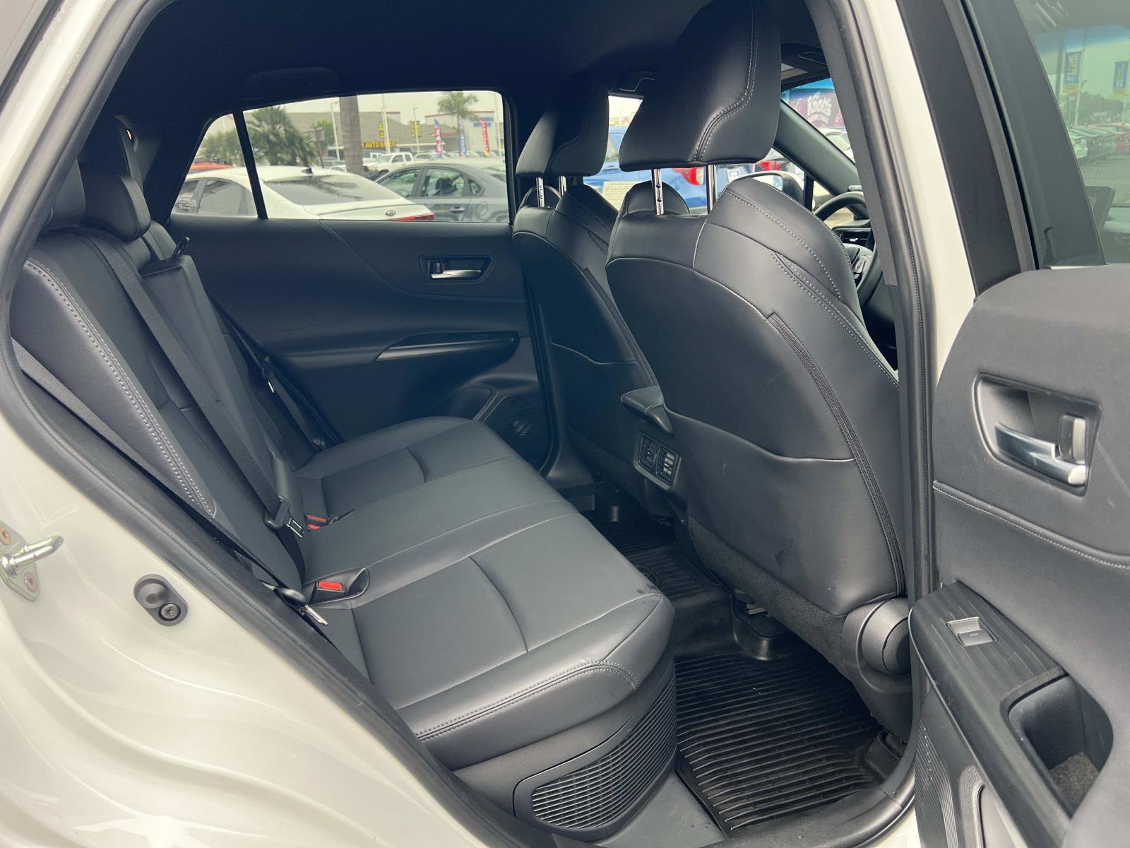 Used 2024 Toyota Venza XLE image 31