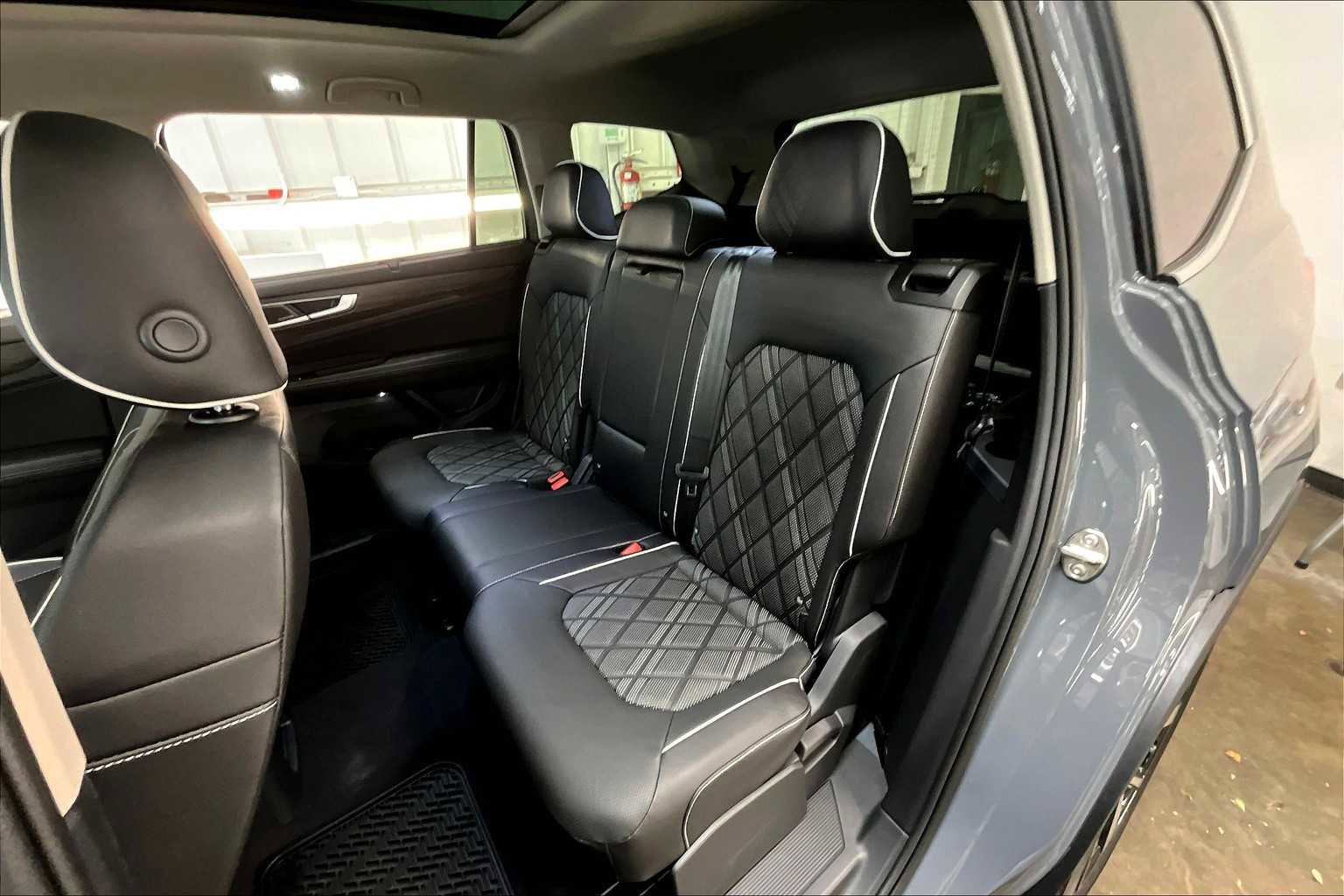 New 2026 Volkswagen Atlas SEL Premium R-Line image 12