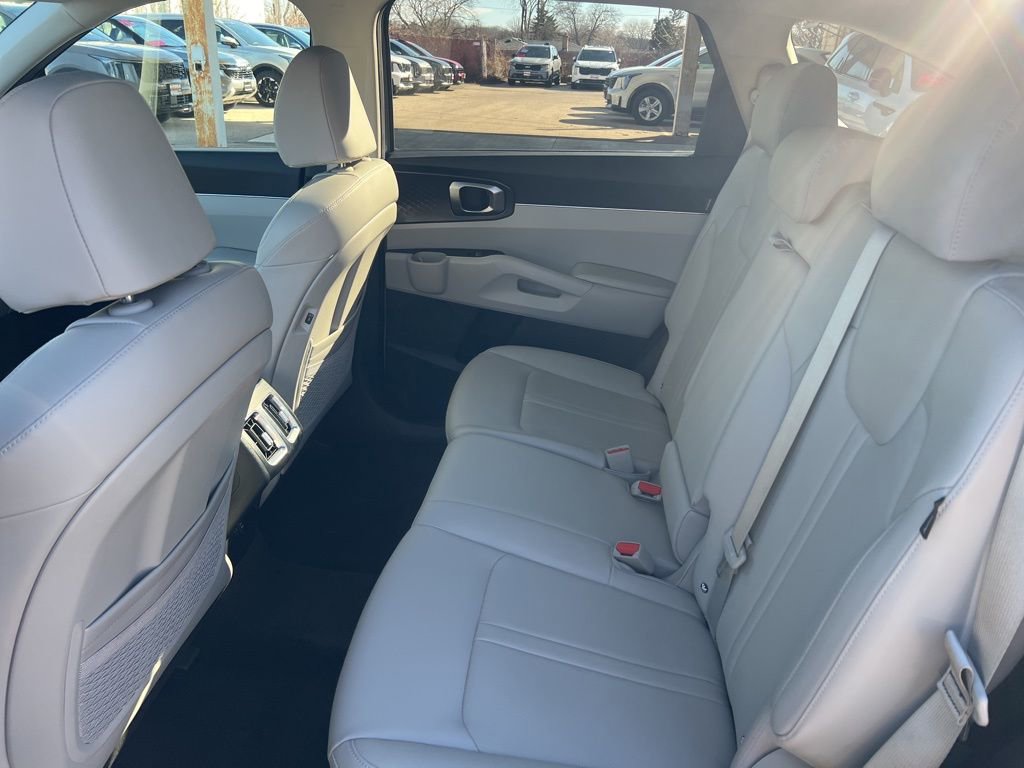 Certified 2025 Kia Sorento S w/ Panoramic Sunroof Package FWD image 9