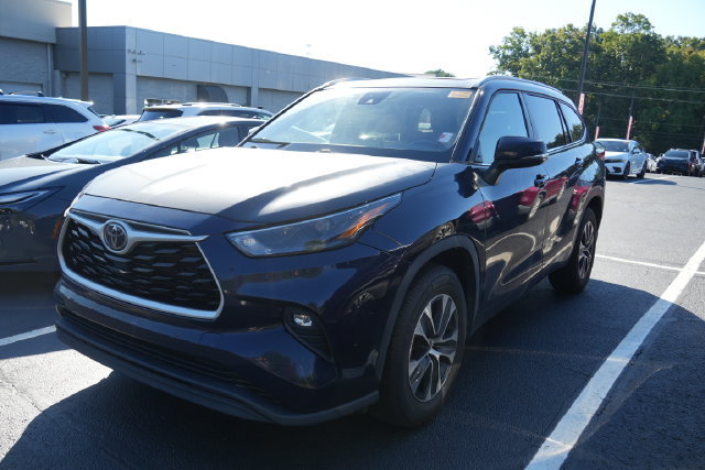 Used 2023 Toyota Highlander XLE FWD image 7
