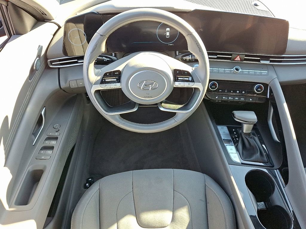 Used 2023 Hyundai Elantra SEL w/ Convenience Package image 11