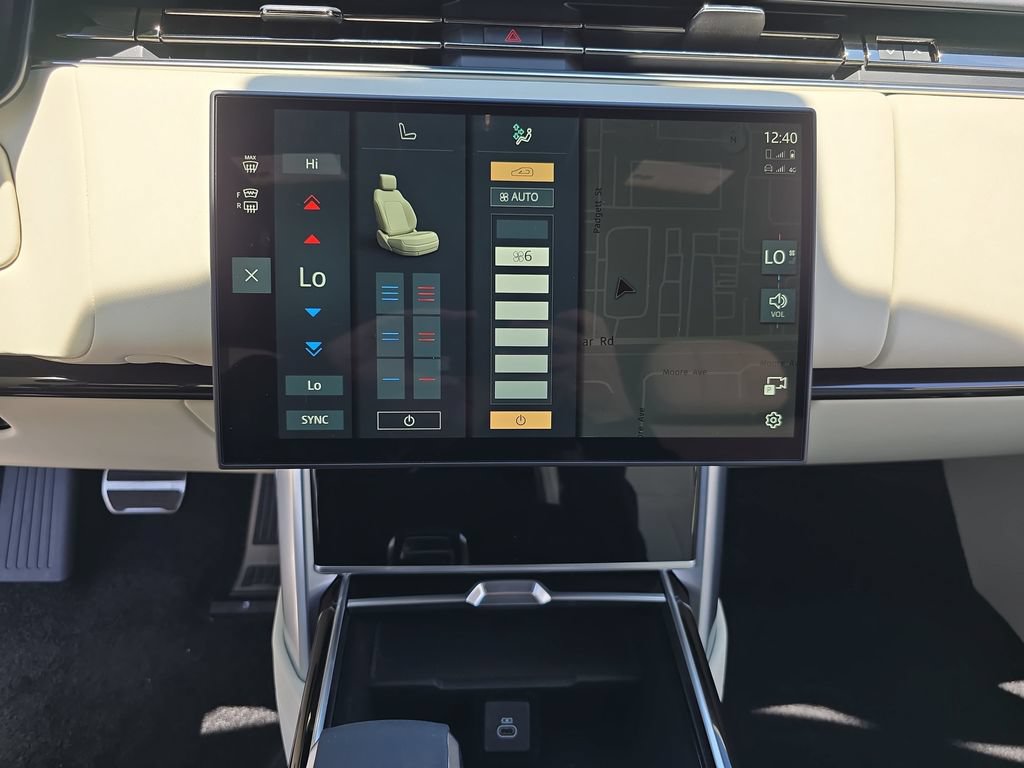 Certified 2025 Land Rover Range Rover SE AWD/4WD image 25