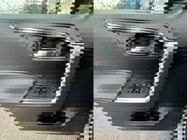 Used 2021 Toyota RAV4 XLE image 17