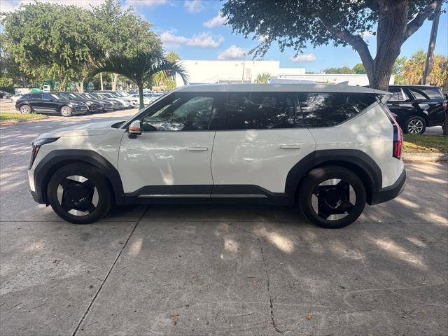 Used 2024 Kia EV9 Light Long Range RWD image 9