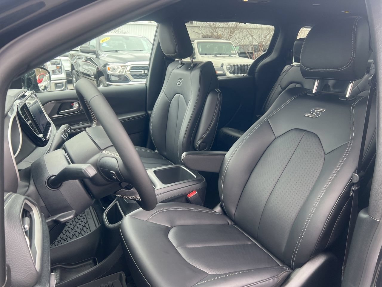 New 2026 Chrysler Pacifica Select w/ S Appearance Package FWD image 15