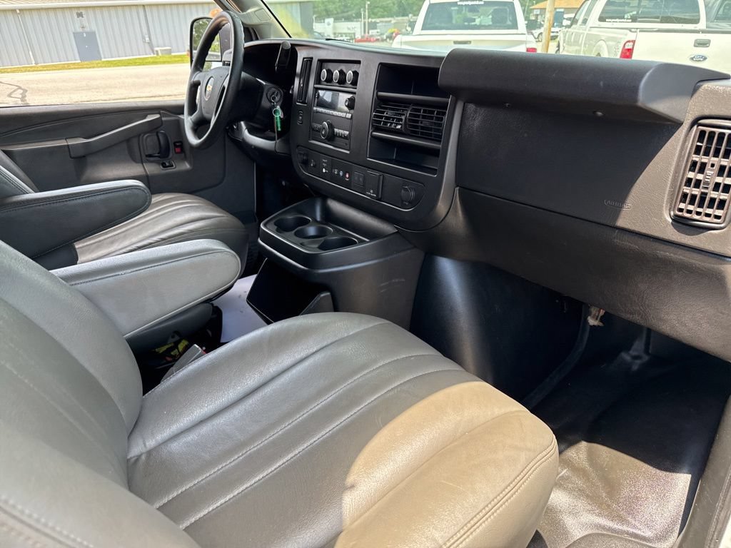 Used 2021 Chevrolet Express 3500 w/ Driver Convenience Package RWD image 41