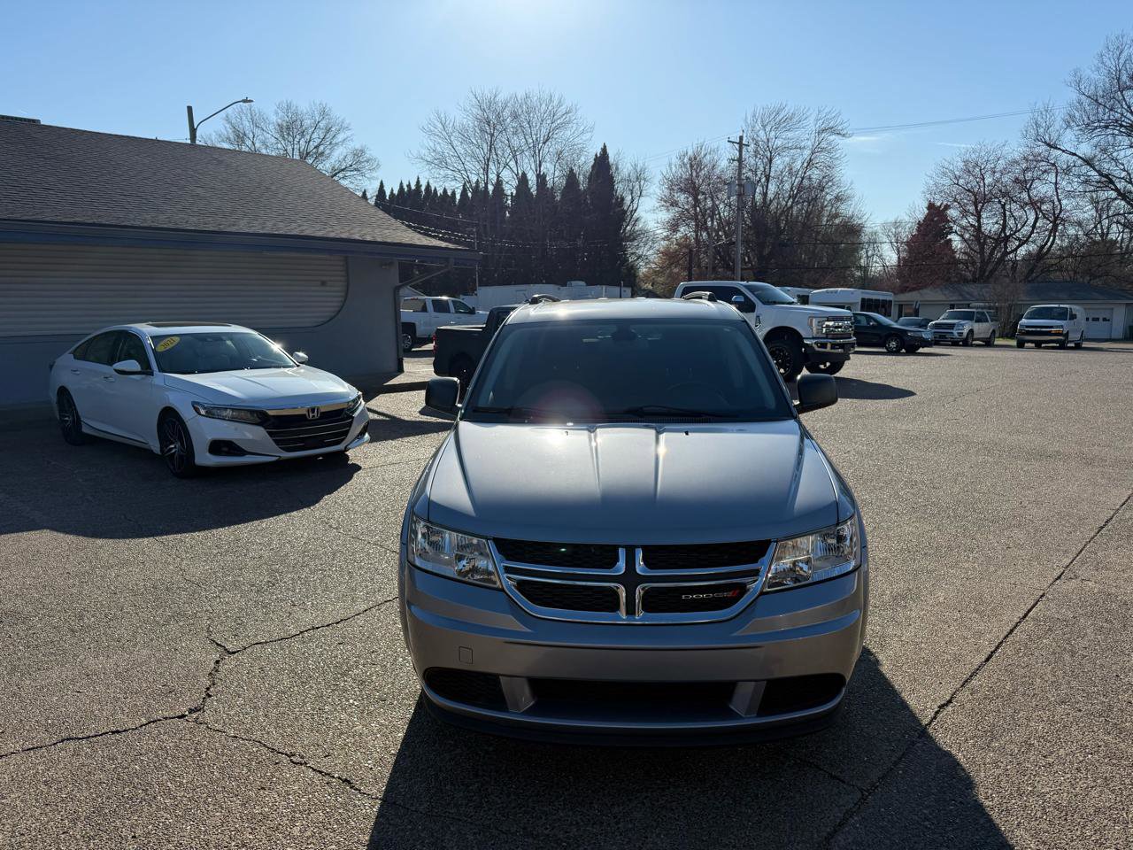 Used 2020 Dodge Journey SE w/ SE Popular Equipment Group FWD image 2