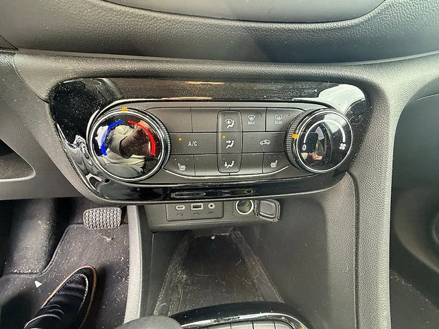 Used 2023 Buick Encore GX Preferred w/ Cold Weather Comfort Package image 27