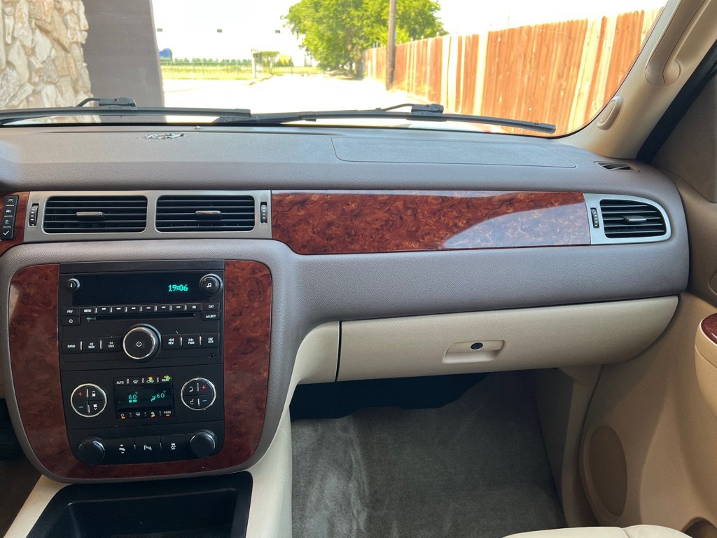 Used 2012 Chevrolet Suburban LT w/ Texas Edition RWD image 23