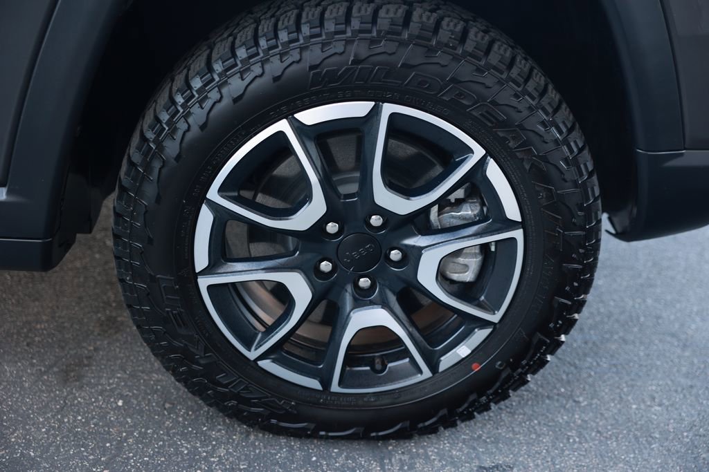 Used 2024 Jeep Compass Trailhawk AWD/4WD image 8