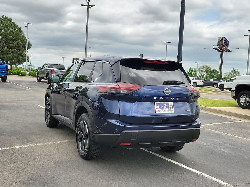 Used 2025 Nissan Rogue SV AWD/4WD image 4