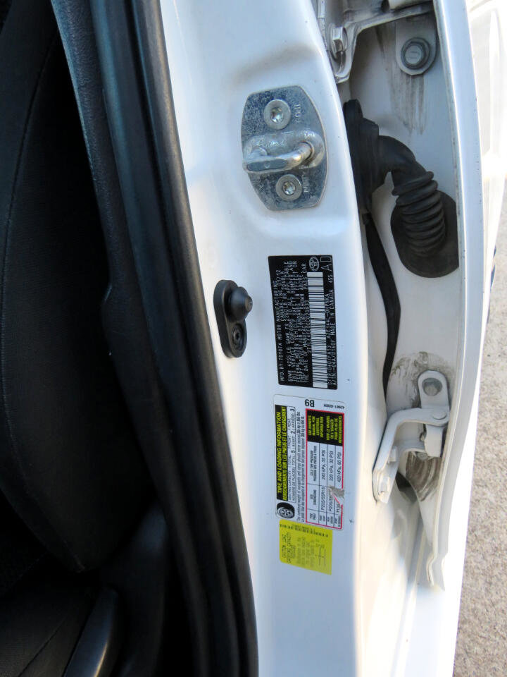 Used 2012 Toyota Matrix S image 27