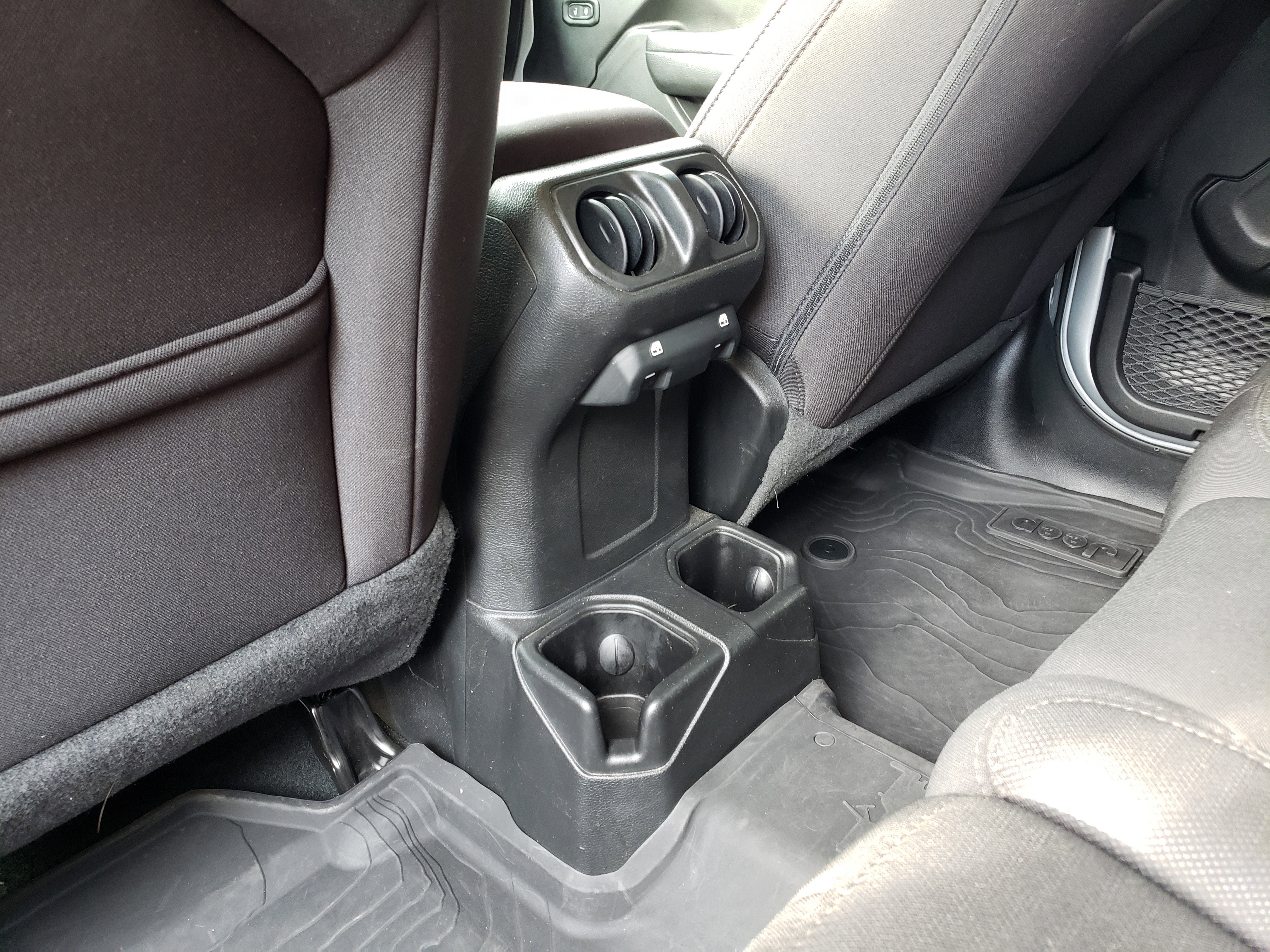 Used 2023 Jeep Wrangler Unlimited Sport image 34