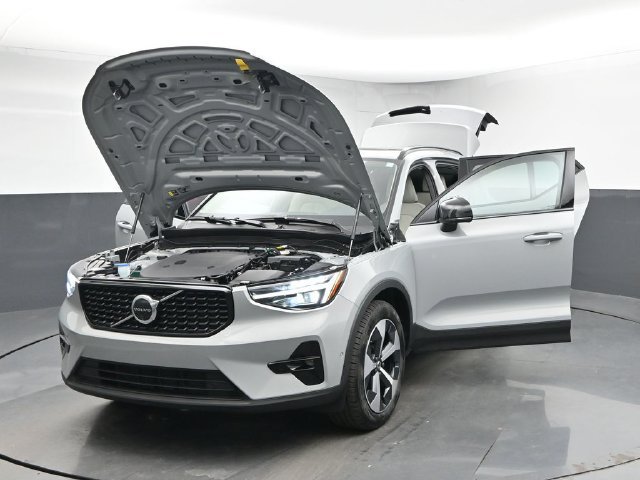 Used 2026 Volvo XC40 B5 Plus AWD/4WD image 52