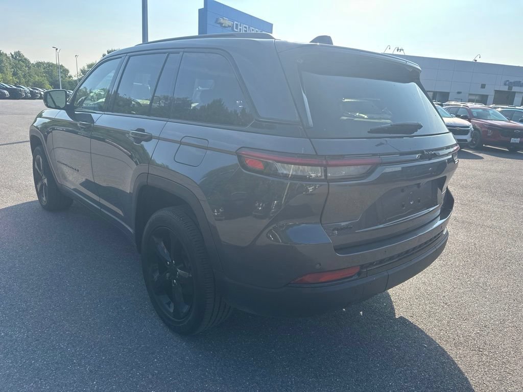 Used 2023 Jeep Grand Cherokee Altitude AWD/4WD image 7