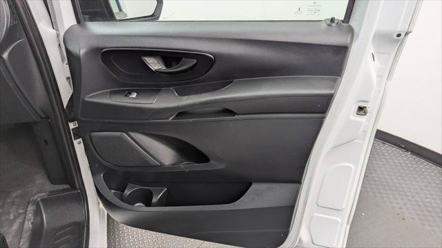 Used 2016 Mercedes-Benz Metris Passenger image 21