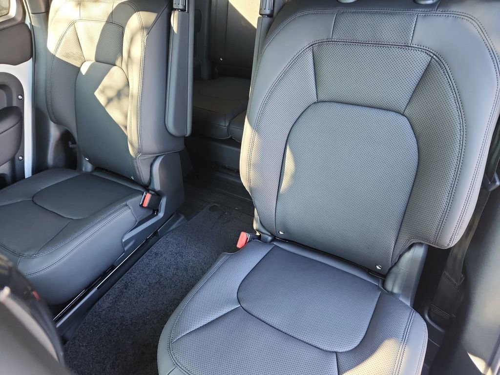 Used 2026 Land Rover Defender 130 S image 23