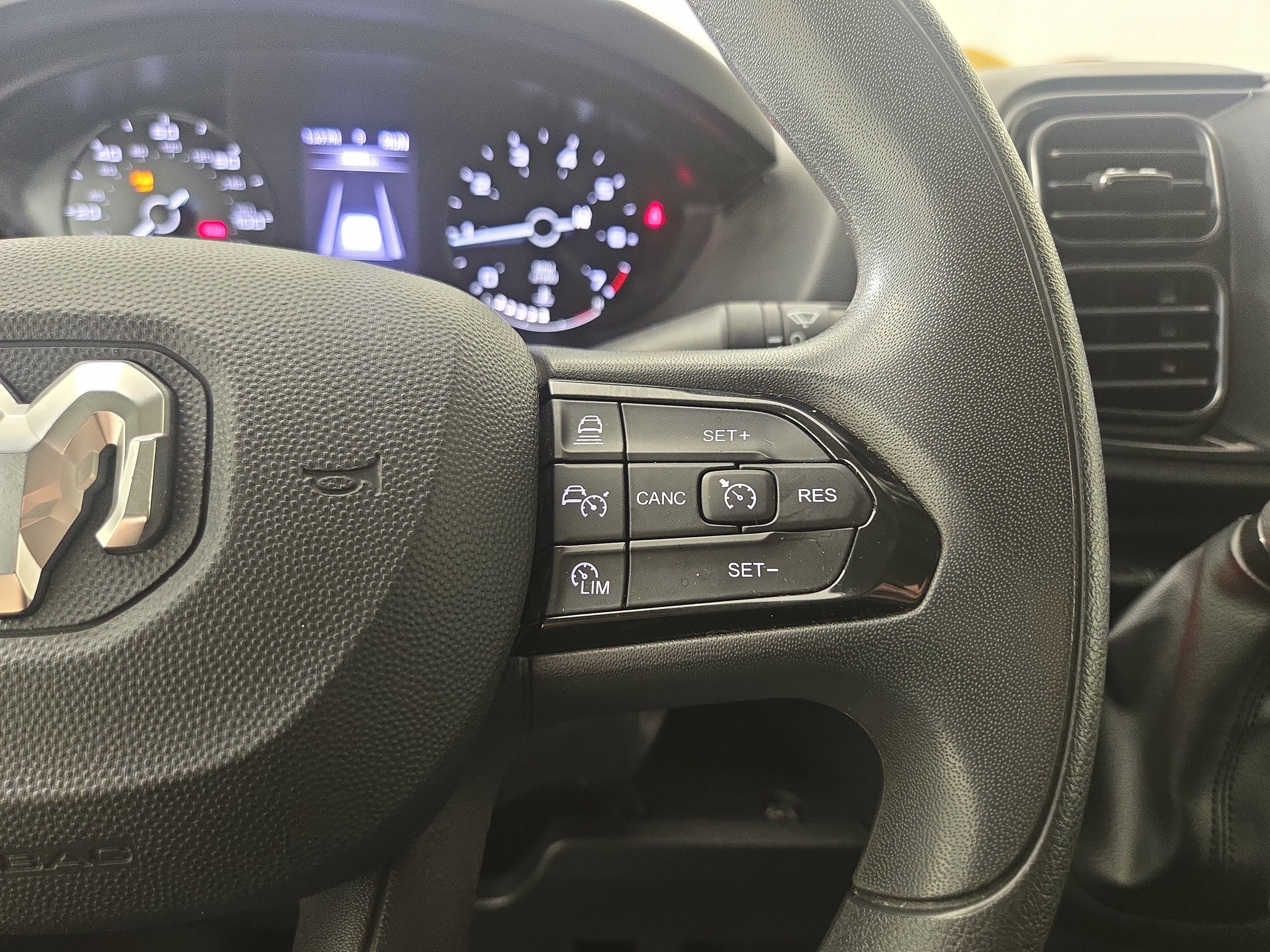 Used 2025 RAM ProMaster 2500 w/ Safety Group FWD image 17