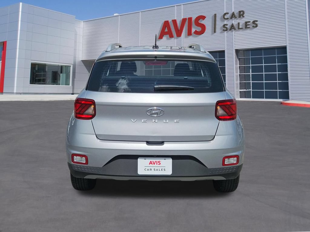 Used 2025 Hyundai Venue SEL FWD image 4