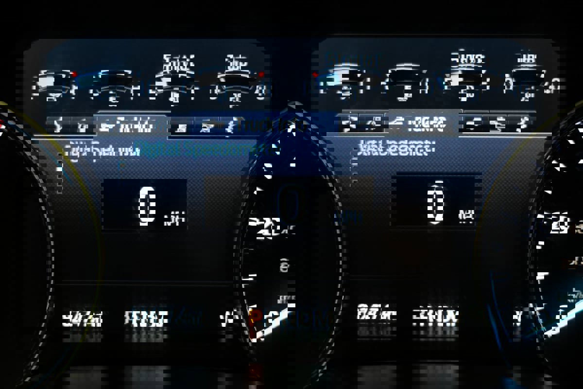 Used 2020 Ford F350 Platinum w/ FX4 Off-Road Package image 12