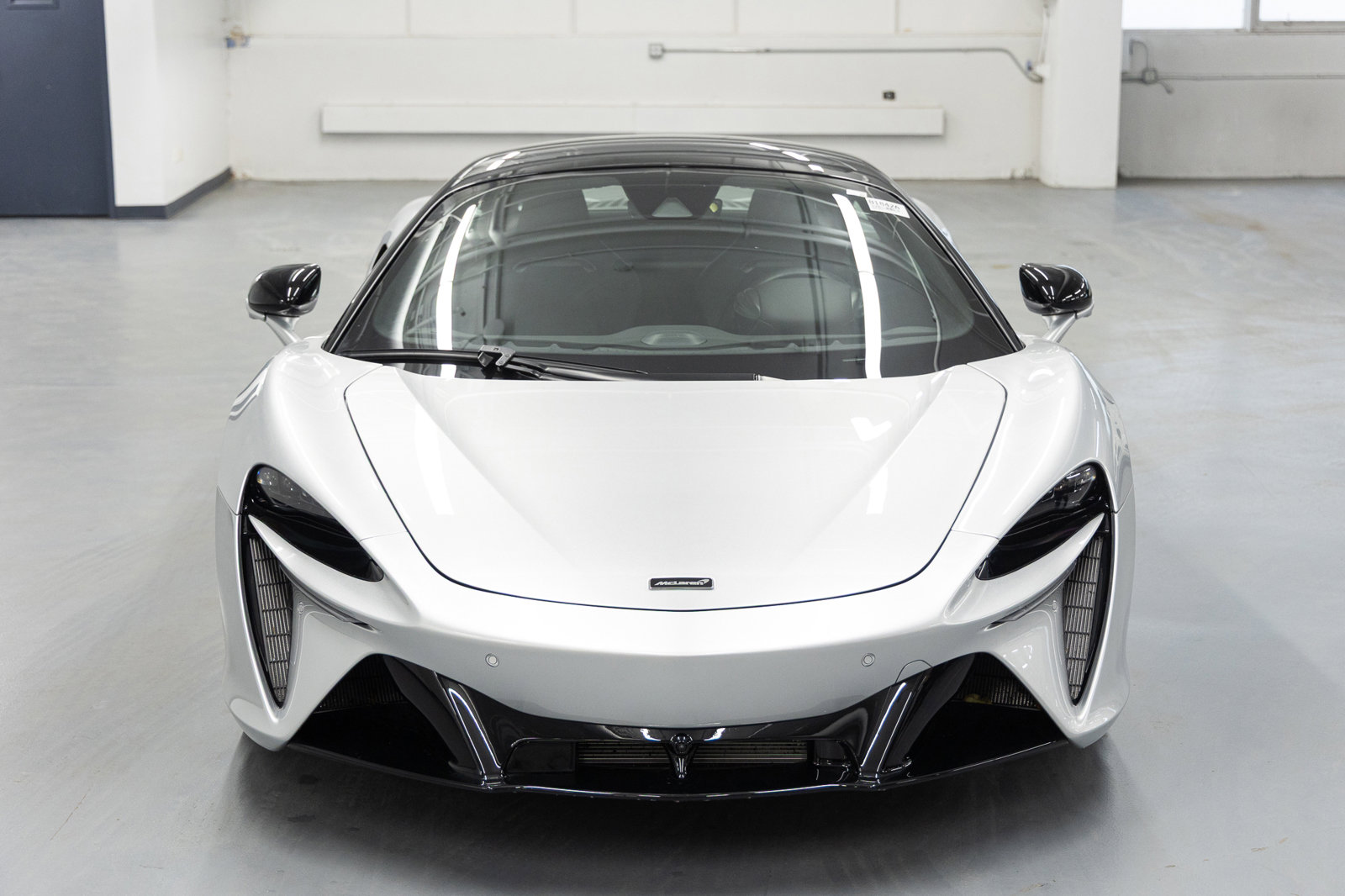 Used 2023 McLaren Artura image 11