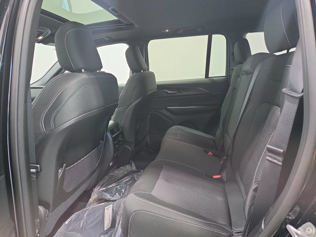 New 2027 Jeep Grand Cherokee Laredo X AWD/4WD image 13