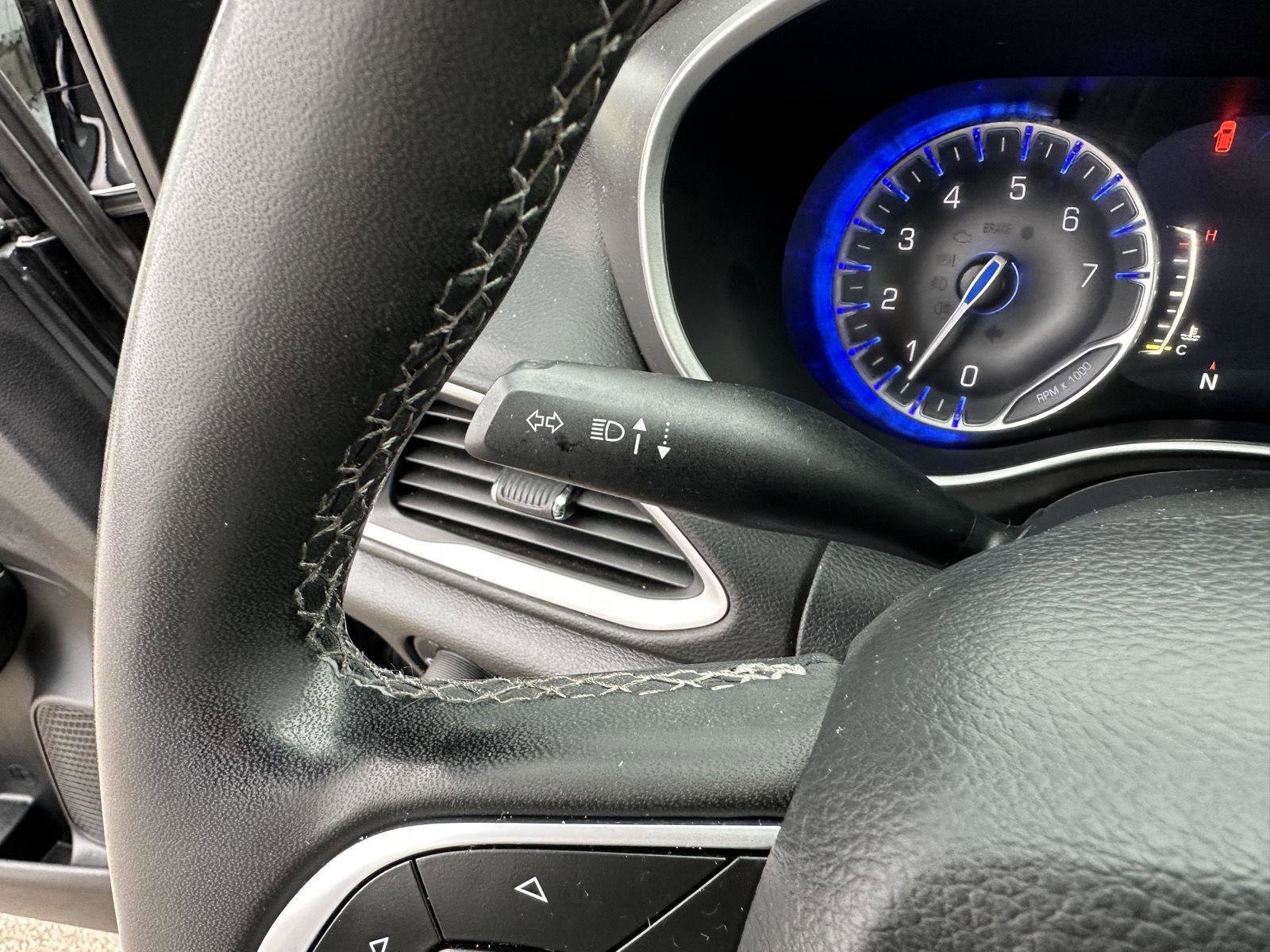 Used 2025 Chrysler Pacifica Select image 24