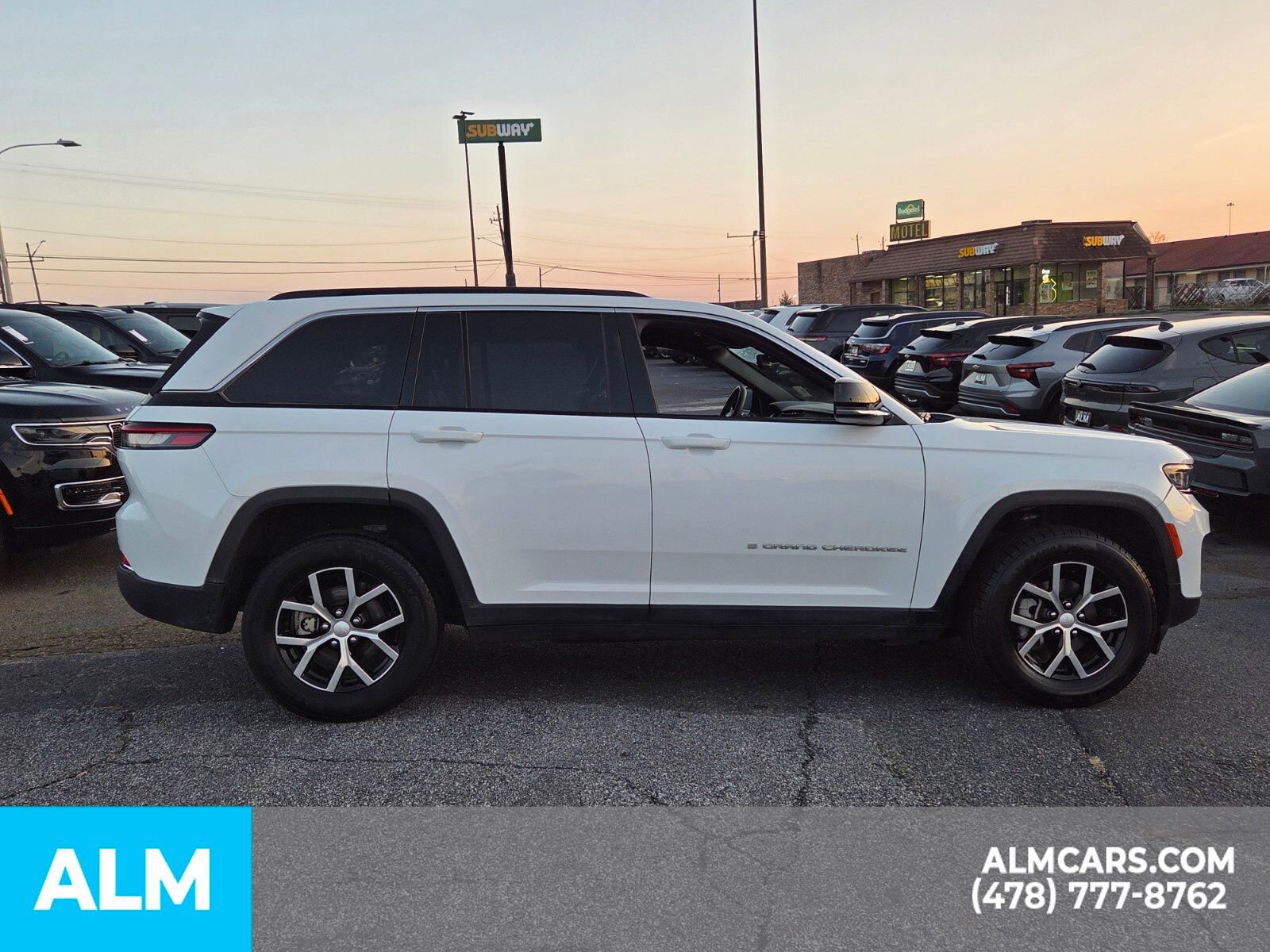 Used 2024 Jeep Grand Cherokee Limited image 12