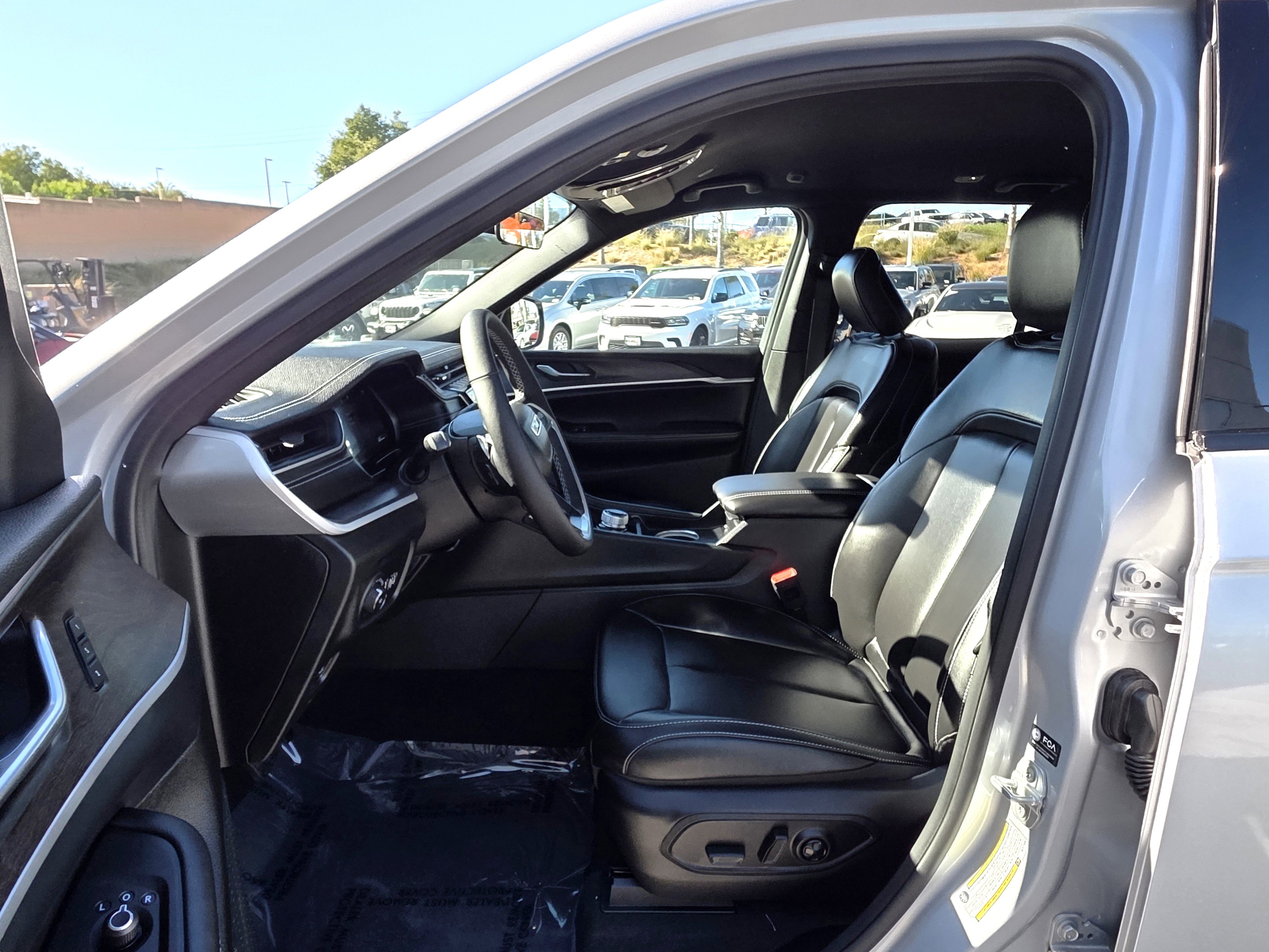 New 2025 Jeep Grand Cherokee Limited image 12