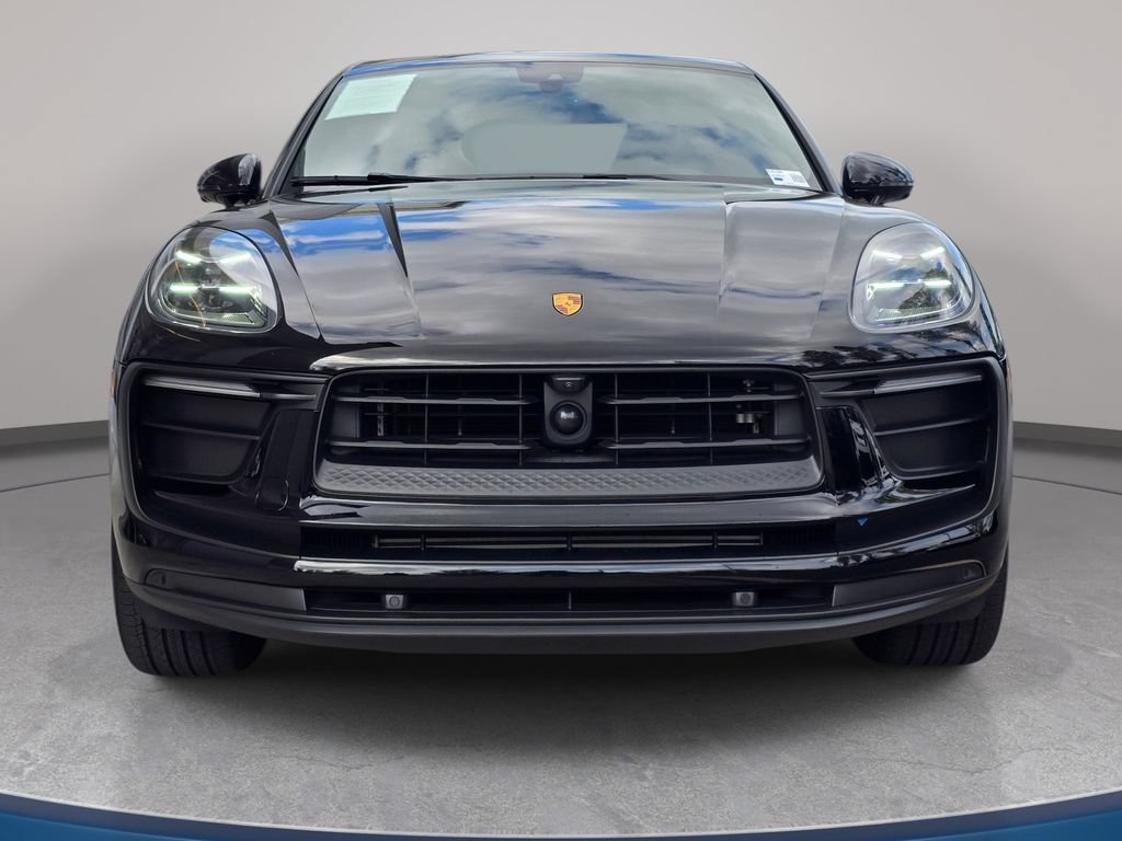 Used 2023 Porsche Macan AWD/4WD image 3