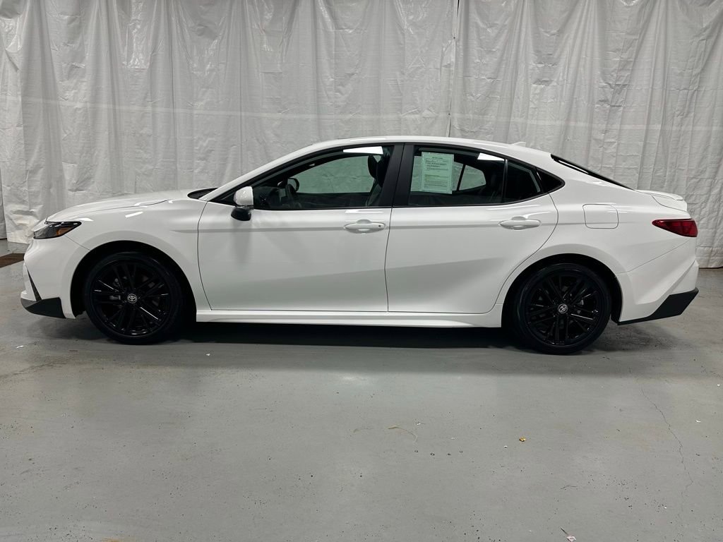 Used 2026 Toyota Camry SE image 4