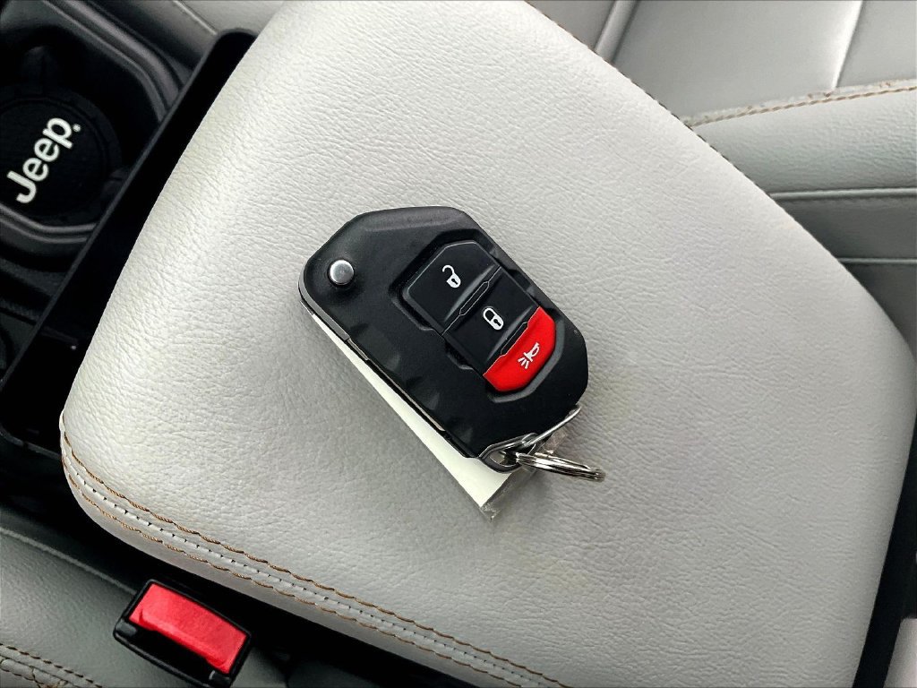 Used 2023 Jeep Wrangler Unlimited Sahara AWD/4WD image 40