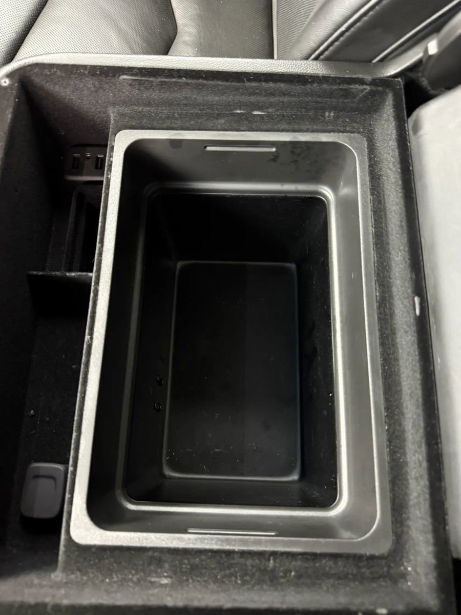 Used 2018 Cadillac Escalade ESV Platinum AWD/4WD image 46