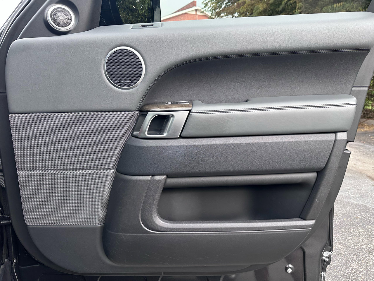 Used 2015 Land Rover Range Rover Sport HSE image 25