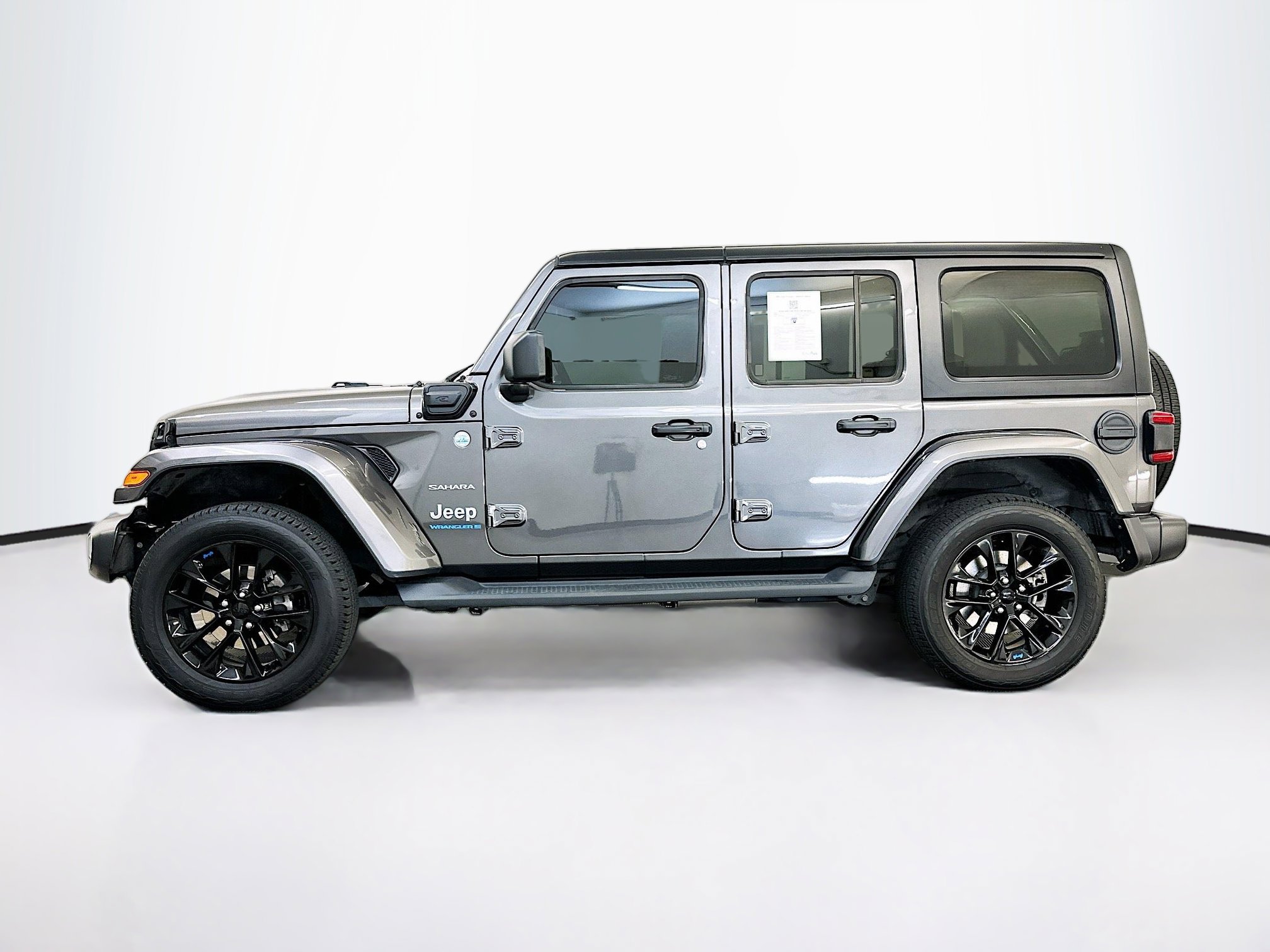 Used 2023 Jeep Wrangler Sahara w/ Cold Weather Group image 4