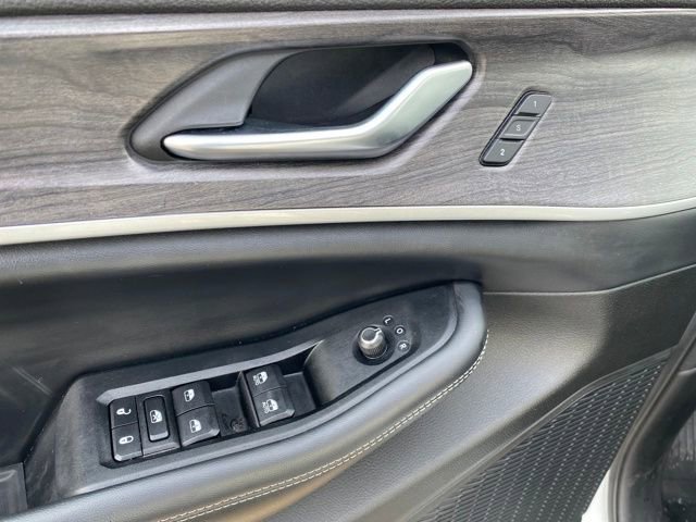 Used 2023 Jeep Grand Cherokee Limited AWD/4WD image 18