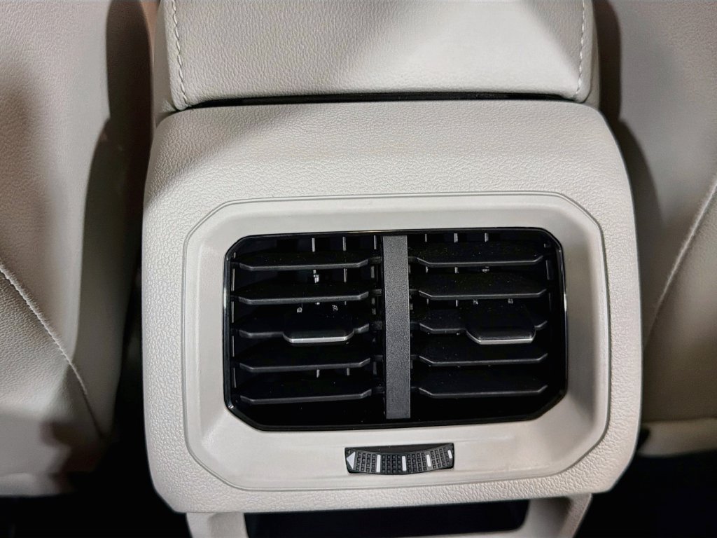 Used 2024 Volkswagen Tiguan SE R-Line AWD/4WD image 26