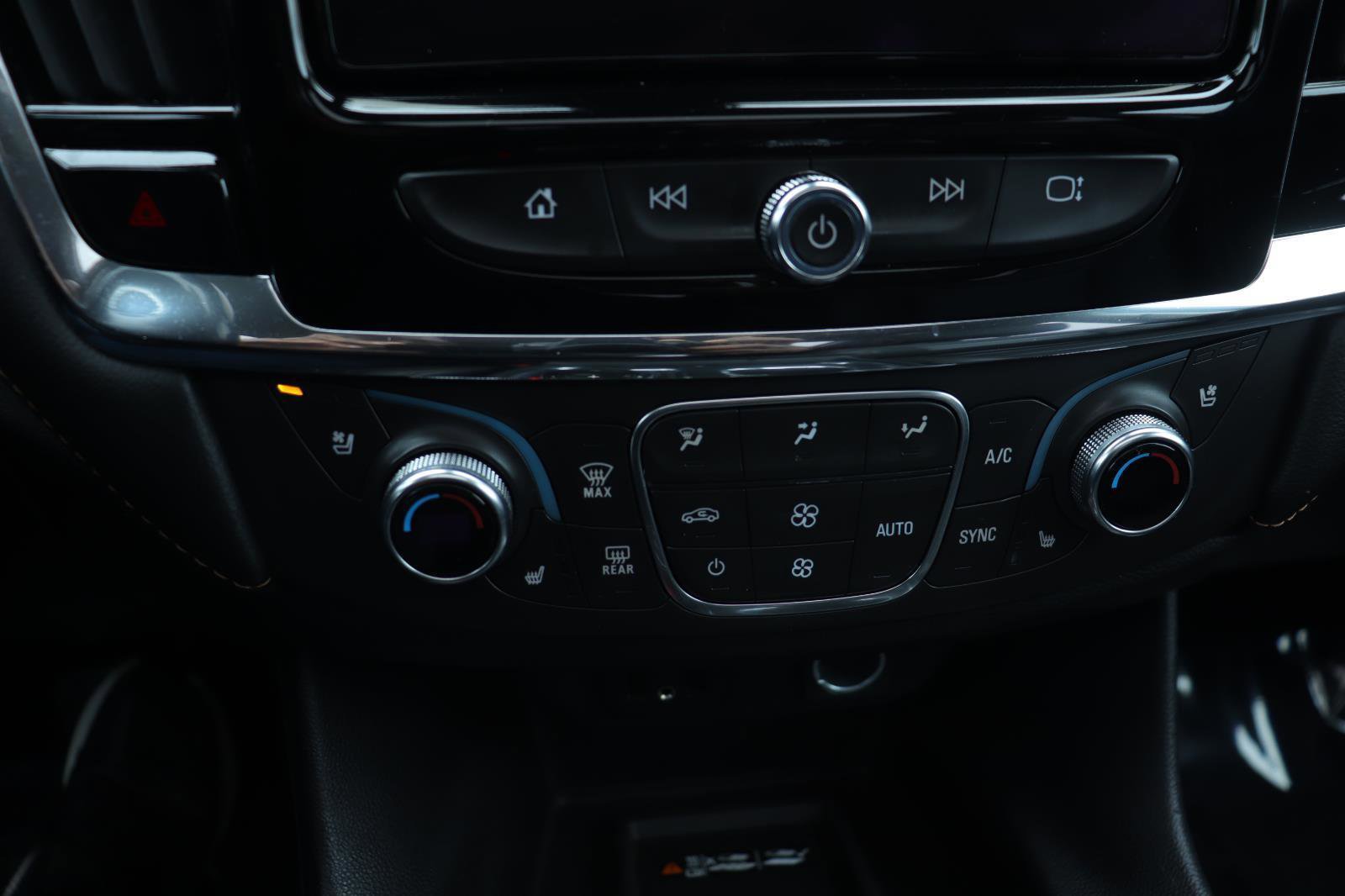 Used 2019 Chevrolet Traverse Premier w/ Driver Confidence II Package FWD image 36