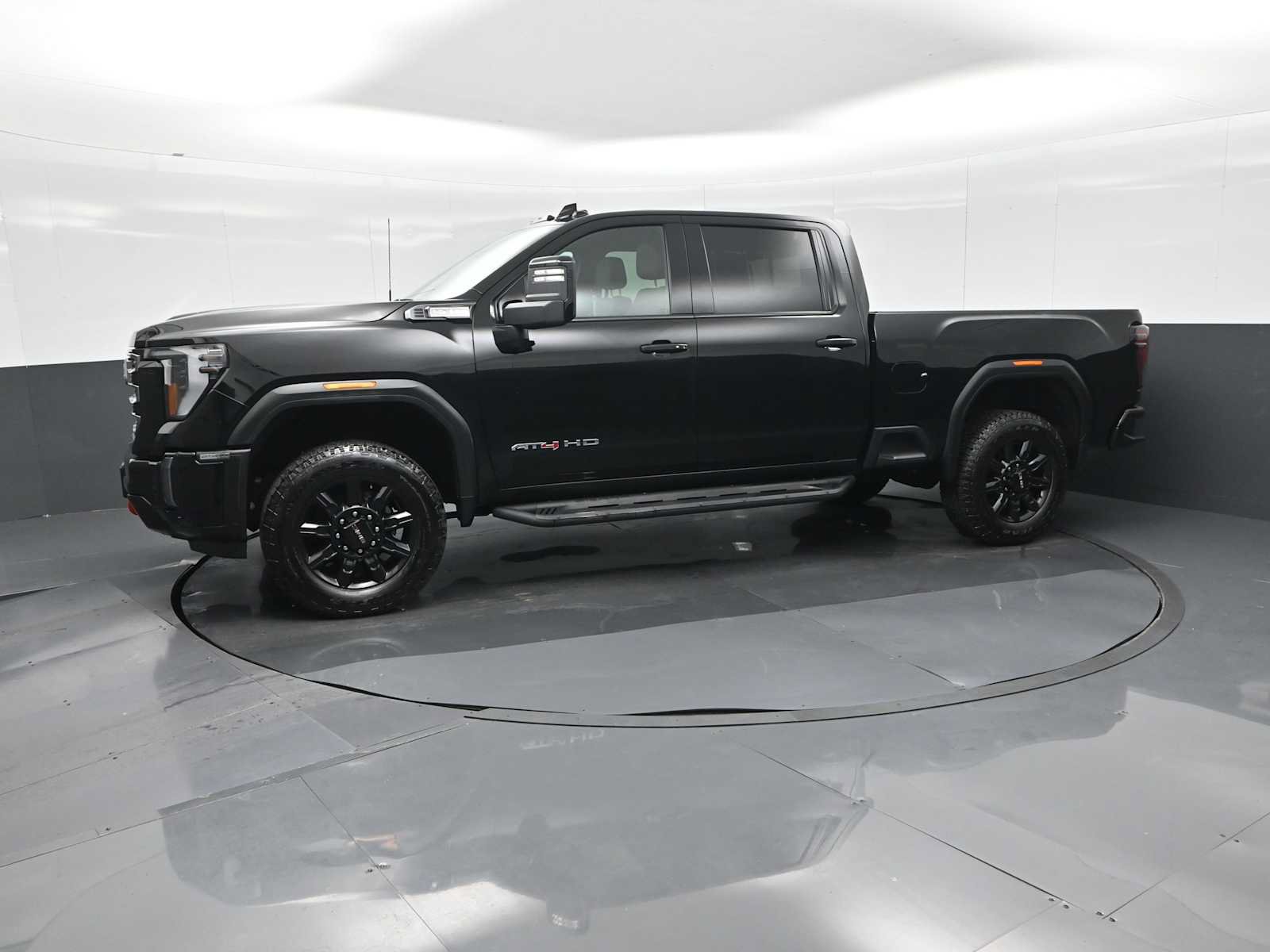 Used 2024 GMC Sierra 2500 AT4 w/ AT4 Preferred Package AWD/4WD image 5