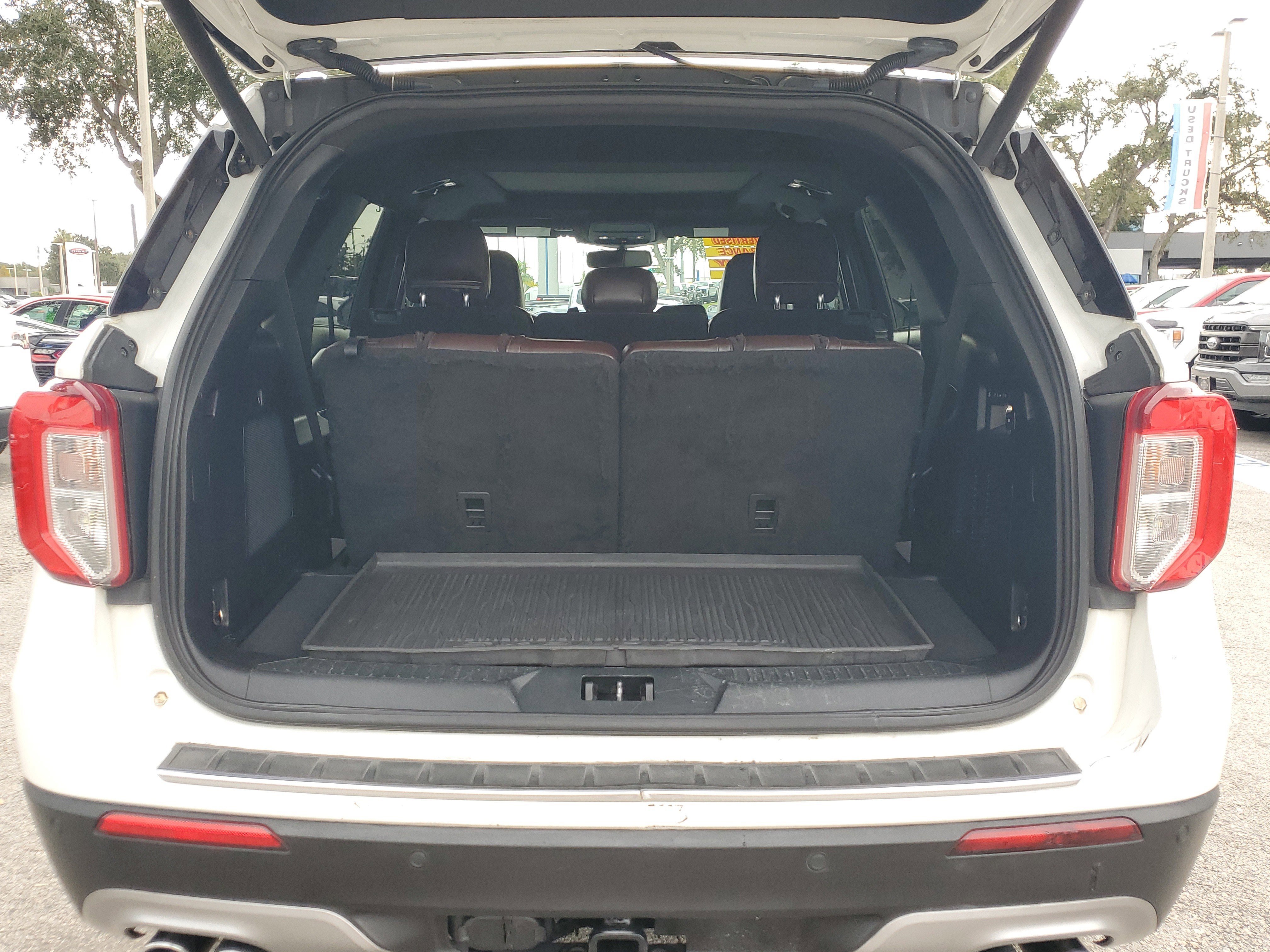 Used 2020 Ford Explorer Platinum w/ Premium Technology Package image 9